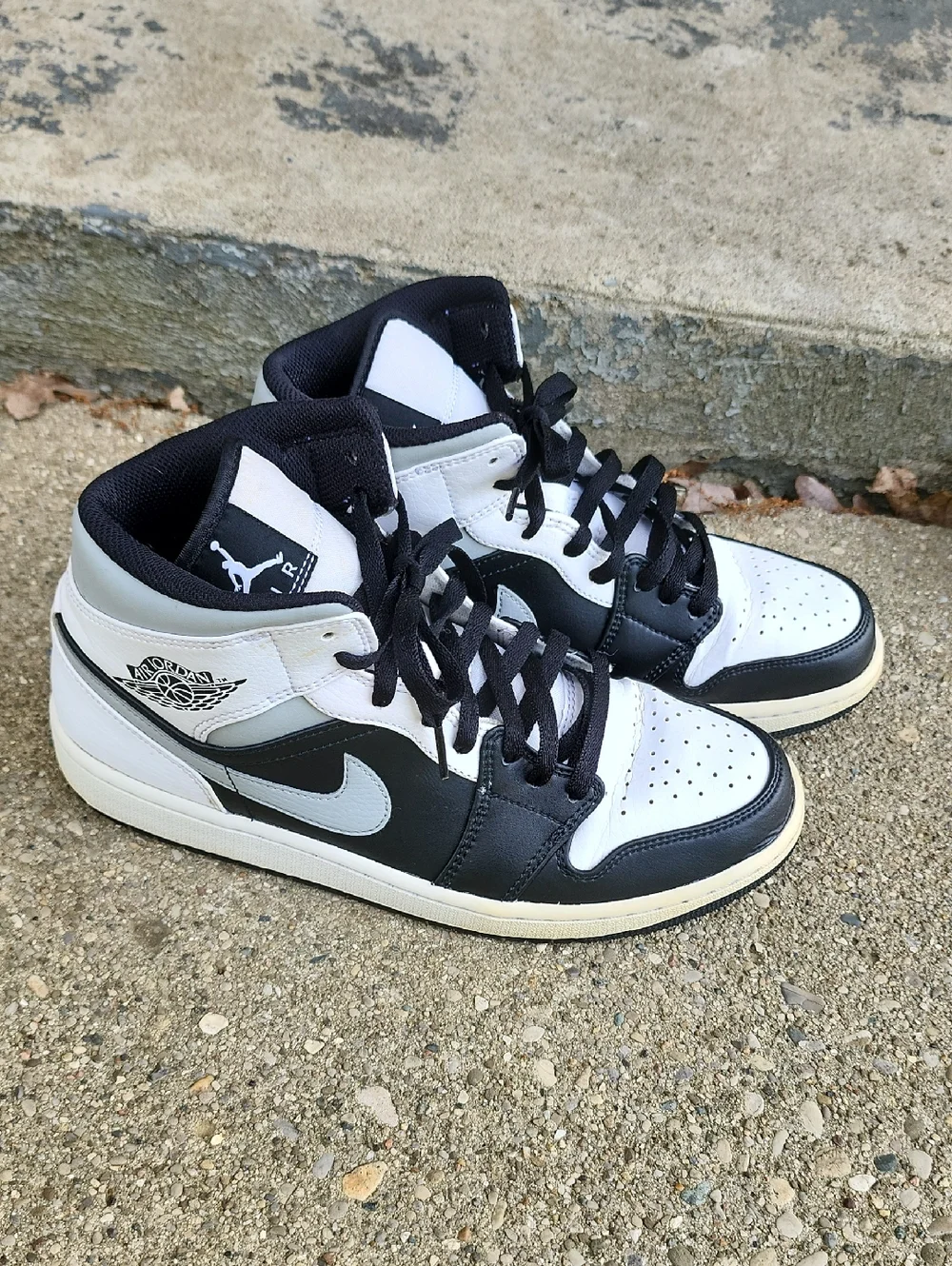 Nike Air Jordan Mens Retro 1 Shoes - Picture 3 of 5